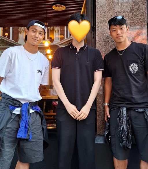 database_stu's tweet photo. 뒤늦게 왜 난리냐고요? 뒤늦게 봤기 때문입니다 ��데 황힛쨘 하반신에 저거 검은 비닐 봉투인줄 알았음 ㅋ...ㅋㅋㅋㅋㅋ 쨋든 에초에 밳스노 해외 갈때부터 예상하긴 했지만 진짜로 이렇게 시도때도 없이 허구한날 만나대니까 식물 조금 당황스러워 하 https://t.co/OUQbfmE6Dd
