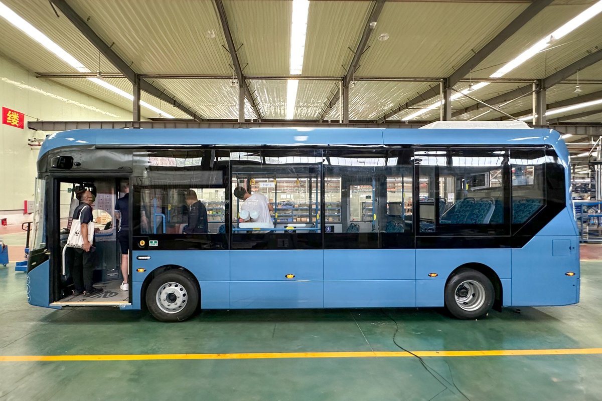 ADLbus's tweet photo. 🇳🇿 The first Enviro100EV "big small bus" will shortly arrive in New Zealand – the demonstrator is pictured here a few weeks ago receiving its finishing touches at the factory!

#LeadingtheZEvolution https://t.co/AwrOzgIGqn