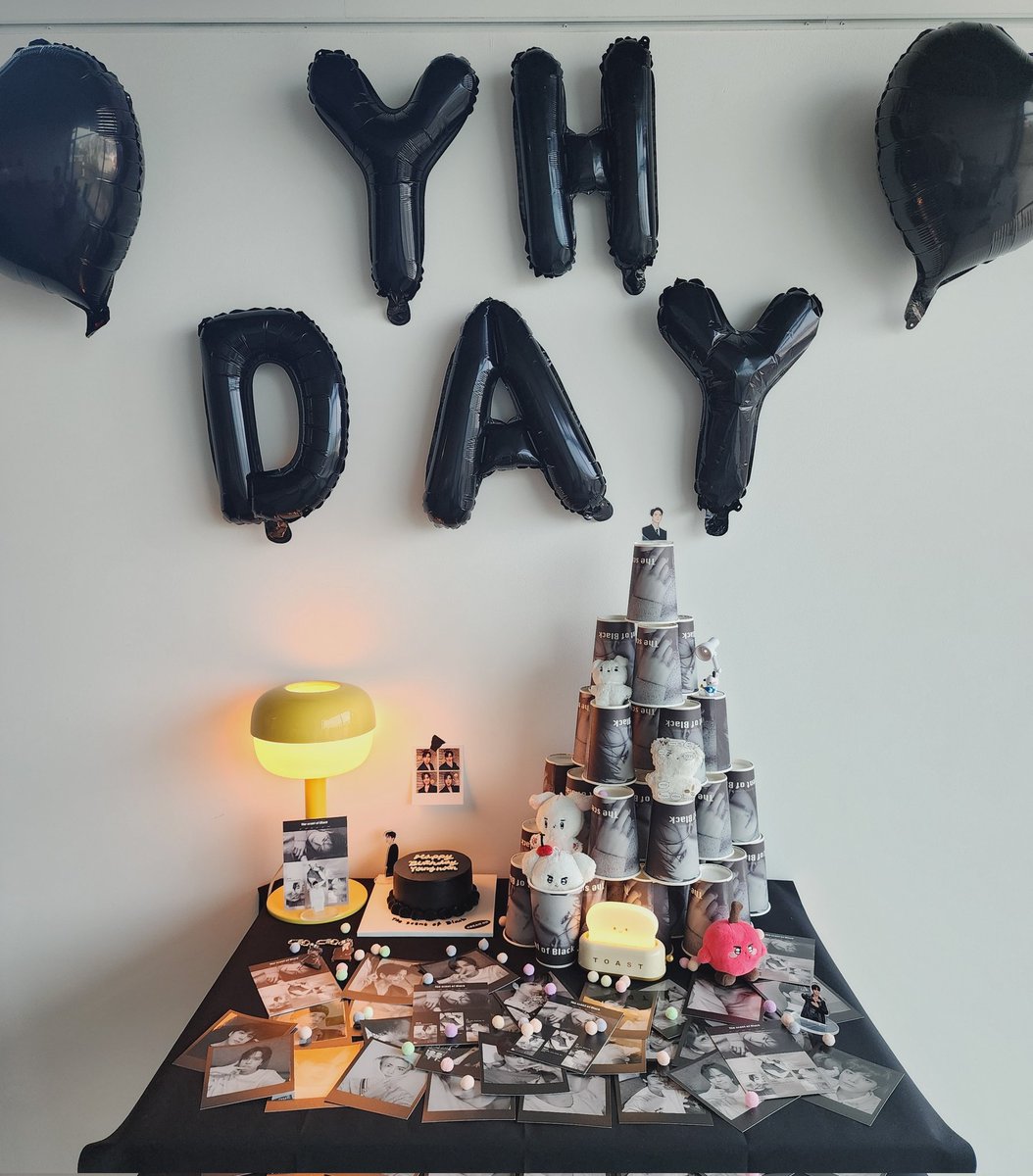 880hoon's tweet photo. #layout_HBD_younghoon
깔끔하고 여유롭게 창 밖 보면서 있을 수 있어서 
다른 생카들이랑 거리가 있었지만 더 오래 머물다 간 곳
마지막 사진은 저 테라스에서 찍었을까,, 하면서 에스콰이어 몽블랑 영훈이도 더 ��고 그랬다🖤🩶🤍
https://t.co/JySLjLSZu2
이제 비하인드 나와야하는데 진짜.. https://t.co/86rgB2NiVP