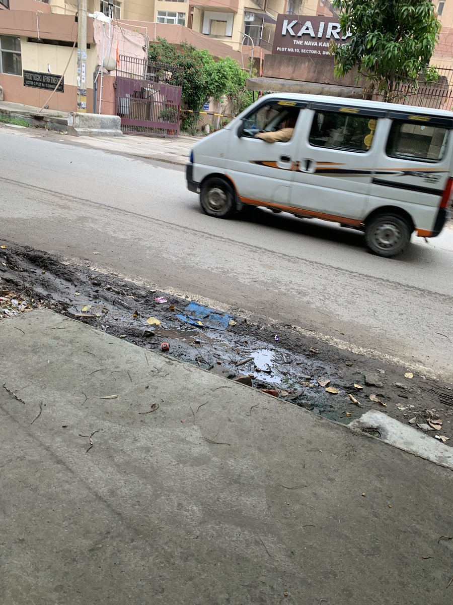 shrava's tweet photo. @LtGovDelhi Has Dwarka been left at the mercy of non-responsive authority @official_dda and @MCD_Delhi https://t.co/v3ZIht6Ojs