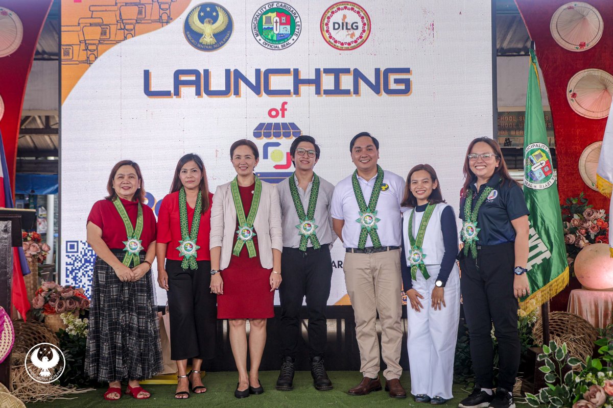 BangkoSentral's tweet image. IN PHOTOS: Carigara, Leyte Mayor Eduardo T. Ong, Jr. and Bangko Sentral ng Pilipinas (BSP) Tacloban Branch Area Director Victorio-III M. Tingcang led the town’s launching of Paleng-QR Ph Plus at the Carigara Municipal Public Market on 31 July 2024.

#PayWithQRPh #LetsGetDigitALL