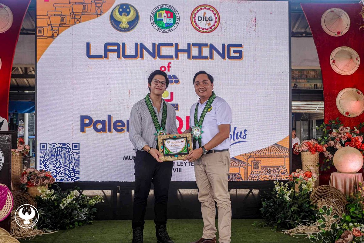 BangkoSentral's tweet image. IN PHOTOS: Carigara, Leyte Mayor Eduardo T. Ong, Jr. and Bangko Sentral ng Pilipinas (BSP) Tacloban Branch Area Director Victorio-III M. Tingcang led the town’s launching of Paleng-QR Ph Plus at the Carigara Municipal Public Market on 31 July 2024.

#PayWithQRPh #LetsGetDigitALL