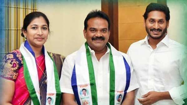 PoliticsIcon's tweet image. వైసీపీకి మాజీ డిప్యూటీ సీఎం ఆళ్లనాని రాజీనామా - 

ఏలూరు అసెంబ్లీ ఇన్‍ఛార్జ్, అధ్యక్ష పదవికి రాజీనామా 

- రాజకీయాల నుంచి తప్పుకుంటున్నట్టు ప్రకటన

#ycpparty #YSJagan #AndhraPradesh #allanani