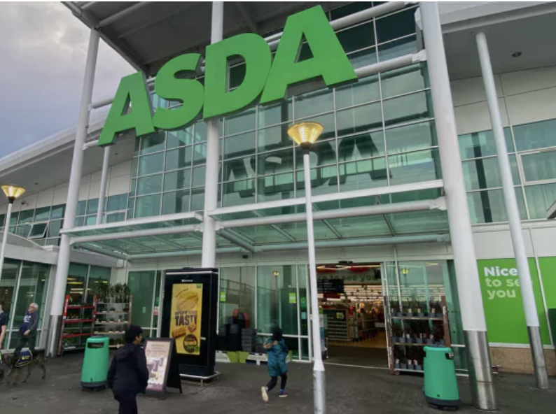 GMBLondonRegion's tweet photo. ✊🏻✊🏼✊🏽✊🏾✊🏾Solidarity with our Asda Lowestoft members taking strike action today against their employer unwillingly to deal with a litany of issues raised by staff.

Cuts in hours, poor quality training, bullying management, health and safety issues not being addressed, fire safety breaches rampant,
equal pay not resolved in a timely manner, no collective bargaining with GMB

“Management seems to want to ignore these problems and hope they go away. They won’t."