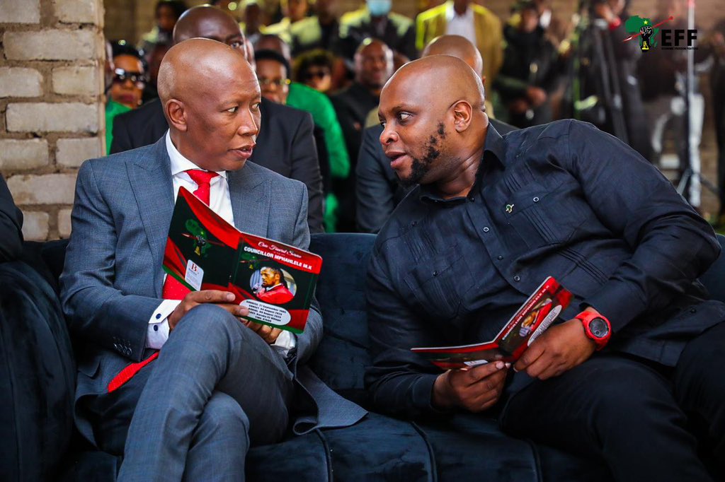 EFFSouthAfrica's tweet photo. ♦️In Pictures♦️

The EFF Leadership led by the President @Julius_S_Malema at Fighter Moshe Mphahleles’ Funeral service.

Long live the undying spirit of Fighter Mphahlele!

#RIPMosheMphahlele https://t.co/aA2jZ5CL5U