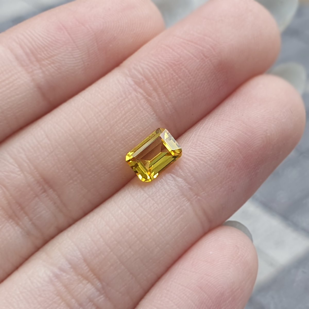 erta_jewelry's tweet photo. #RT #알티이벤트
💎rt+팔로우 해주신 분들 중 한 분께
5×7mm 옥타곤스텝컷
베르누이 사파이어를 드립니다!
실물로 보면 더 맑은 연노랑빛에
세팅하기 딱 예쁜 사이즈의 사파이어에요!

당첨자 발표_8월 23일 https://t.co/6N4IvH3NEg