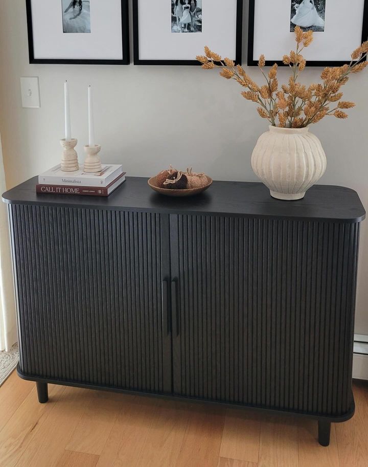 giratreeshop's tweet image. Make your storage cabinet not only great for storage this fall, but also a warm fall display in your home! 🍁

📸：@jojos_home_decor
🛒 : tinyurl.com/mdxc4fem
🎉Use Code SUMMERSALE to save 25%

#interiordesign #falldecor #sideboardstyling #autumnvibes
