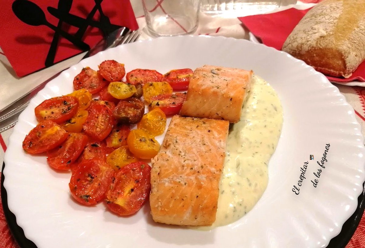 SALMÓN EN FREIDORA DE AIRE CON TOMATITOS CHERRY elcrepitardelosfogones.com/salmon-en-frei…