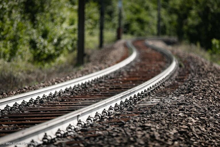 In our latest blog we highlight a report published by Greenpeace last month which shows that rail connections in Europe could be tripled without and new track required. 
uecna.eu/john-stewart-b…
(scroll down the page)