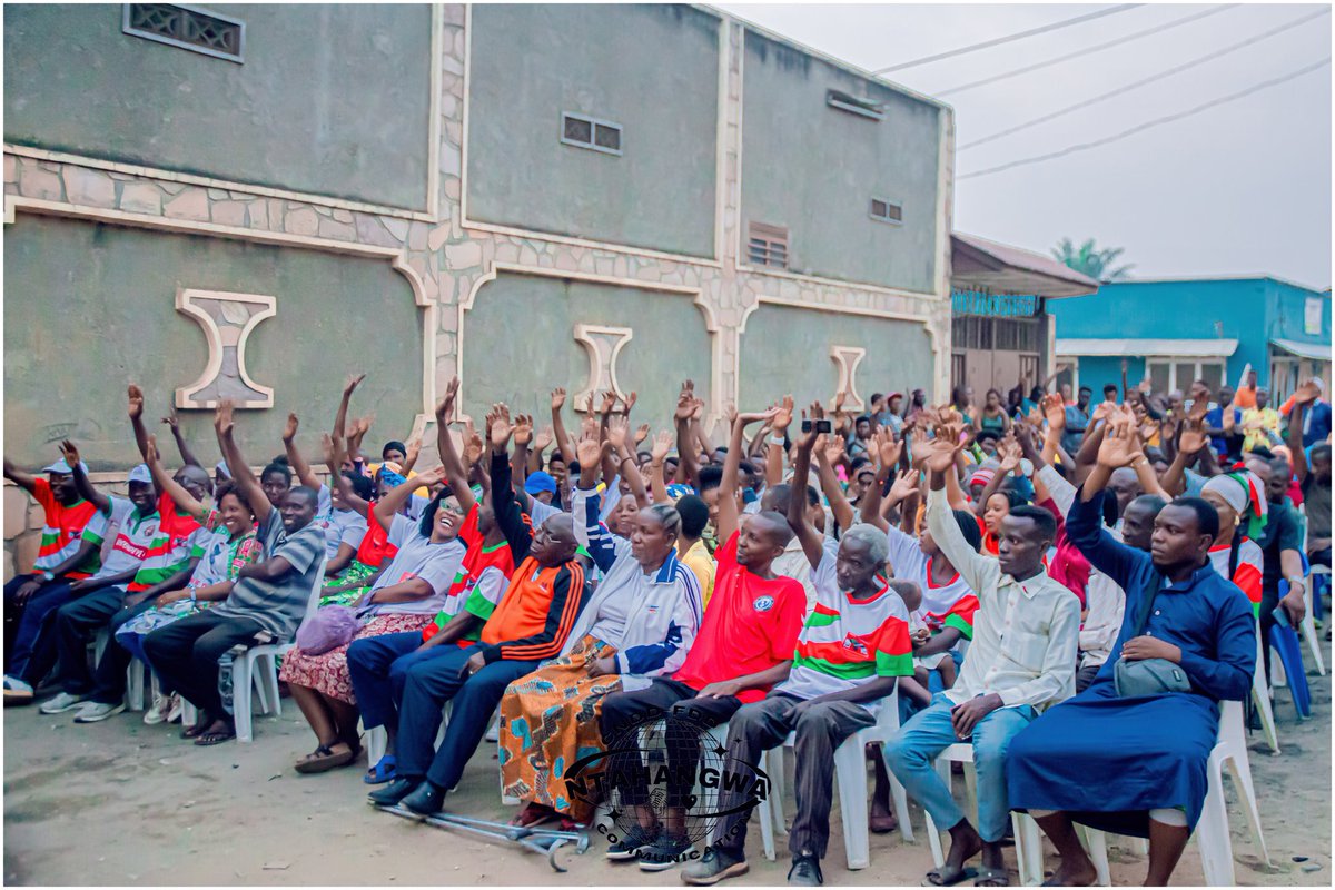 CnddFddNtahan's tweet photo. 🔴 Ce jeudi 8 août 2024, le SCA MSc. Ir. @NijimbereFlori4 et le SCD MSc. Lin HAMENYIMANA du @CnddFddNtahan ont visité la Colline #HEHA dans la Zone Kamenge lors des tournées aux collines. Un moment précieux pour le public de partager ses préoccupations. #DéveloppementLocal https://t.co/5ajpdrPvK3