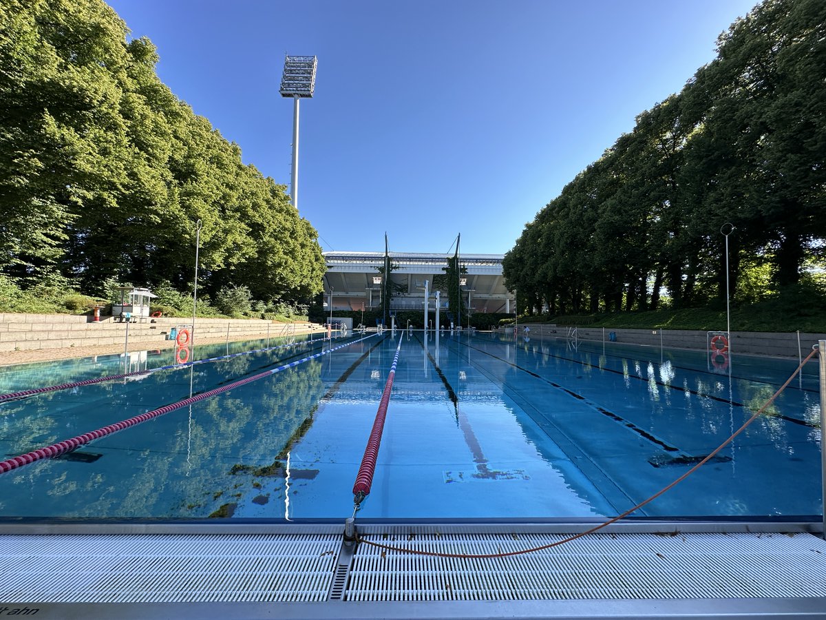 In der kommenden Woche können Sie günstigere  Tickets fürs #Nürnberg|er Stadionbad bekommen. Von Montag bis Freitag  gilt bei Onlinetickets schon ab 9 Uhr der Feierabendtarif. Außerdem schließt das Bad am Montag, Dienstag und Mittwoch erst um 21 Uhr. go.nuernberg.de/uOLeL5t5