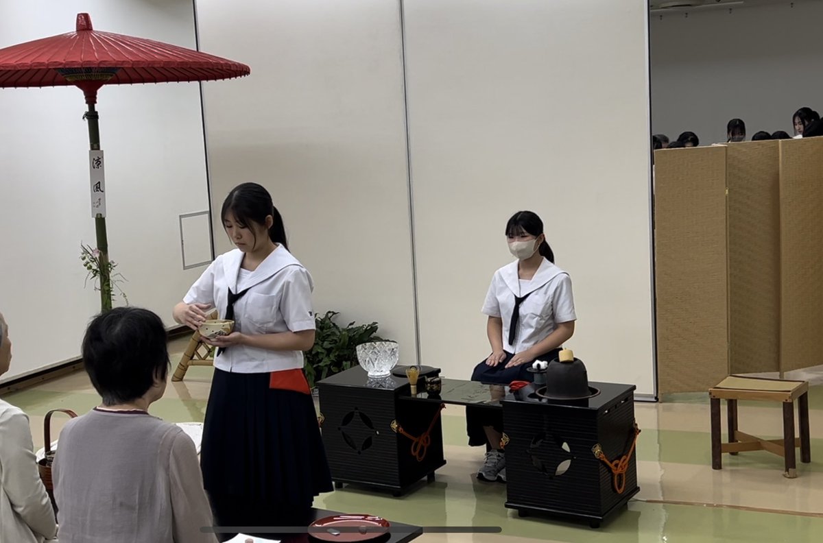 miikehighschool's tweet photo. 大牟田市の学生茶会が大牟田文化会館で行われ、本校の茶道部が参加しました。
当日は茶会のトップバッターを任され、多くの方々に見守られながらの作法となりましたが、とても貴重な経験となりました。
9月7日（土）��三高祭（文化祭）でもお手前を披露する予定です。ぜひお越しください！ https://t.co/KjrlFHWe70