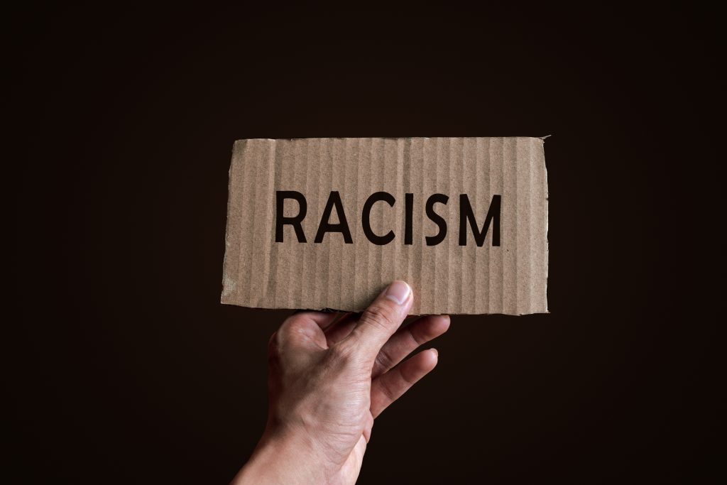 The day I humiliated a racist without starting a fight

t-vine.com/the-day-i-humi…