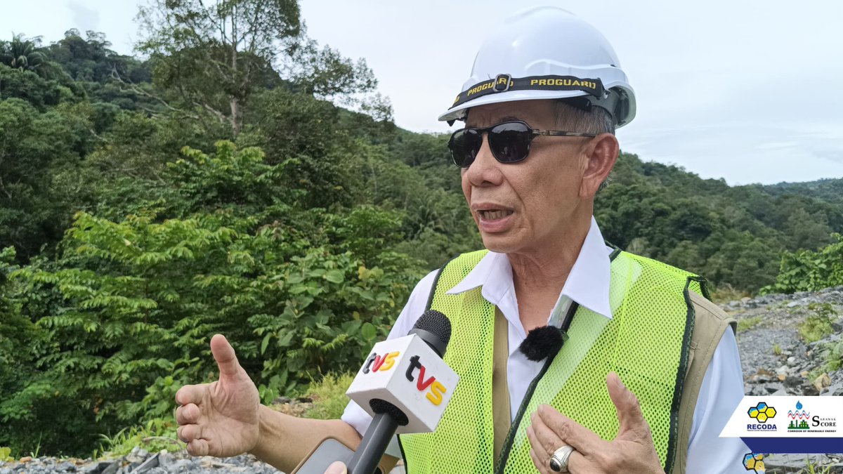 recodasarawak's tweet photo. RECODA participated in the Rural Connectivity Monitoring Project Meeting with the Public Works Department (JKR) Kapit Division, State Assemblymen, and relevant Government Agencies yesterday.

READ MORE: https://t.co/dIoHiYZbgp

#RECODA #SCORE #JKR #Kapit #Baleh https://t.co/iE0J9rLgAf