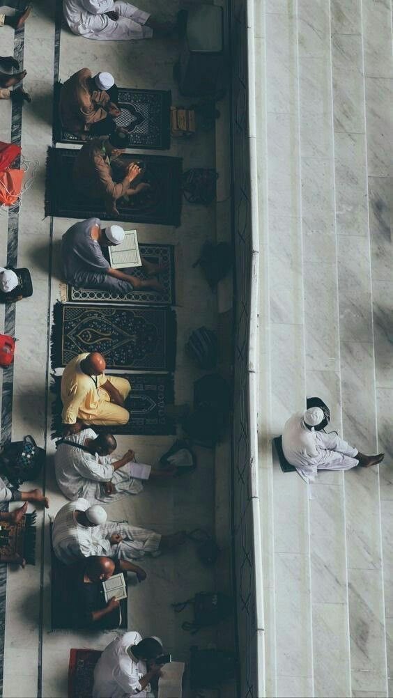 _

•"ونسألك عمرًا من اليُمن والبركة والرحابة، وحظًّا في توالي النعم، وعافيةً في المال والأهل والأبدان والأرواح، وعوضًا وفيرًا يفيض على ندوبنا بالبشائر والرضا"🍃💙
_

#يوم_Iلجمعه 
#جمعة_مباركة 
#ابو_عبيدة