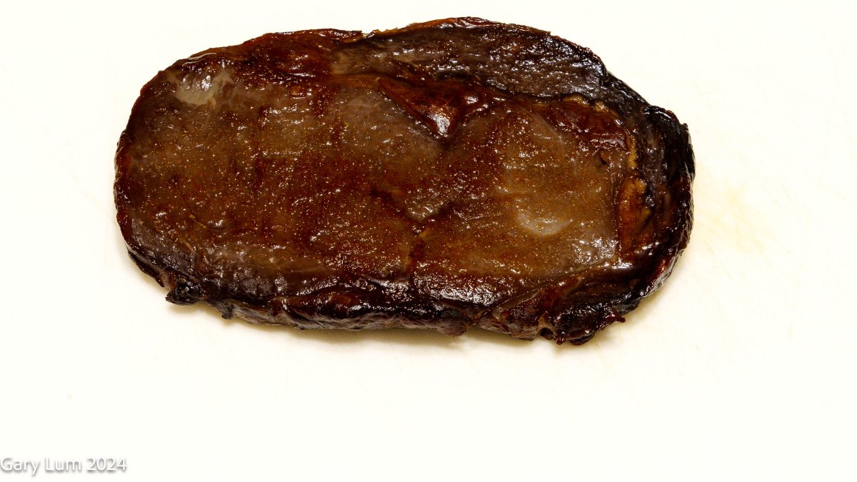 Yummy_Lummy's tweet image. Tonight, I pan-fried a scotch fillet steak, flipping it every 30 seconds and then resting it for 5 minutes. I served it with a couple of eggs I fried in butter. Oozy egg yolk and melted butter make a good meat sauce. #meat #meatisgood