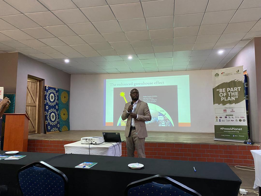 TNgona's tweet photo. Day 2~ #2024AEJCongress
@cisonecc_malawi @juliusngoma gave an analysis of the adaptation status in Malawi. He highlighted that Malawi is making good progress in #adaptation, with more farmers practicing #ConservationAgriculture.
#Press4Planet
#BePartofThePlan
@aej_malawi https://t.co/v99OQQotbc