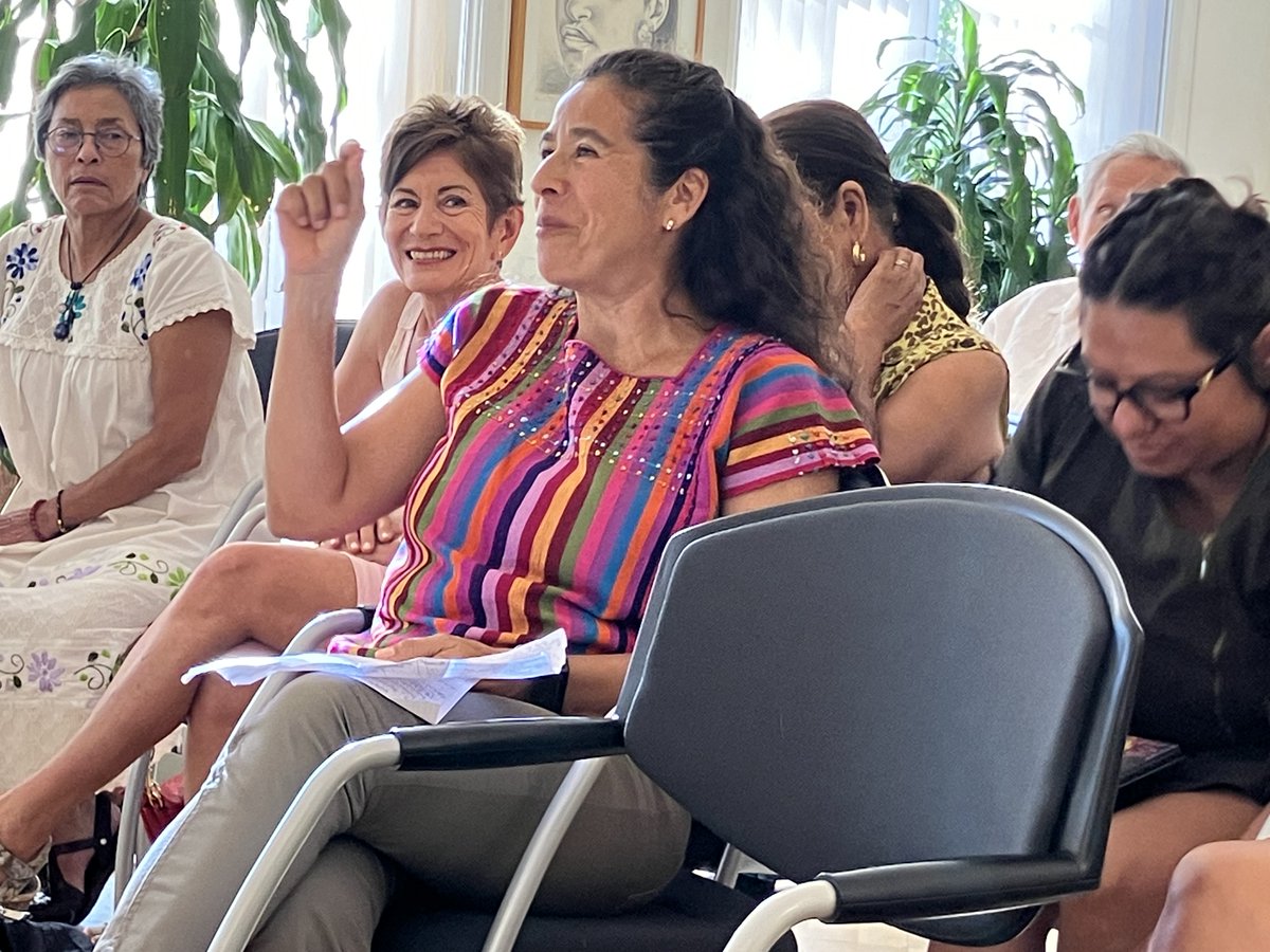 Junto con la escritora <a href="/NadiaJmz/">𝕹𝖆𝖉𝖎𝖆 𝔍𝖎𝖒𝖊́𝖓𝖊𝖟 🇲🇽</a>, llevamos a cabo la 3ra edición del Círculo de Lectura en 🇧🇪, con la presencia de la escritora Mónica Hernández y su obra La Cofradía de las Viudas. Gracias a todos los participantes; siempre es un honor recibirlos en su casa, <a href="/EmbMexBelgicaUE/">Embamex Bélgica-UE</a>