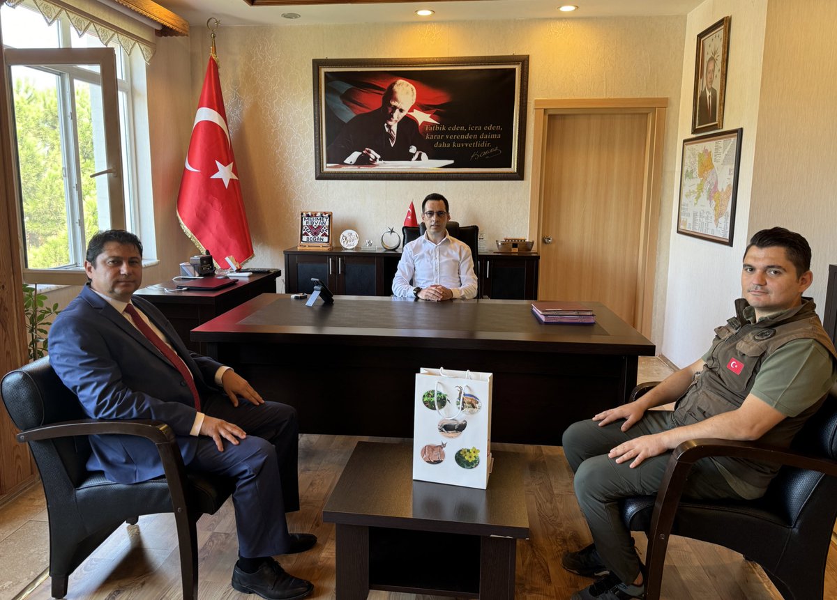 Muğla Doğa Koruma ve Milli Parklar Şube Müdürü Ömer KAHRAMAN ile Muğla Doğa Koruma ve Milli Parklar Şefi Serhat ŞENER Kaymakamımız Sayın Mehmet Rıdvan DOĞAN'ı makamında ziyaret etti.

(<a href="/mrd_dogan/">Mehmet Rıdvan DOĞAN</a>)