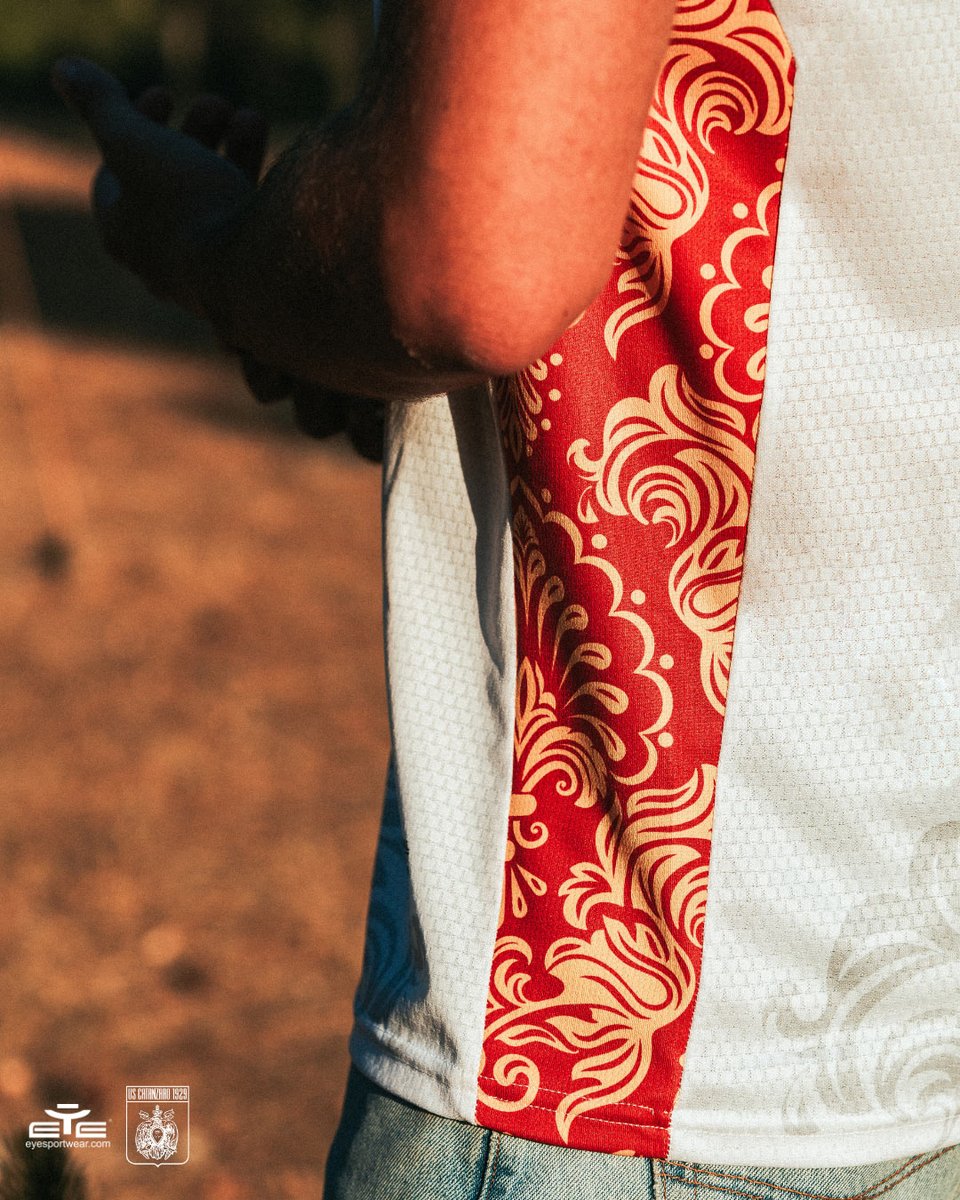 🦅💛❤️ La collezione 2024-25 del #Catanzaro si completa con le maglie home e away presentate insieme a EYE Sport.

Il leitmotiv di questa stagione è il richiamo alla storia della città con una fantasia damascata tipica della seta prodotta a Catanzaro tra il XVI e il XVIII secolo.