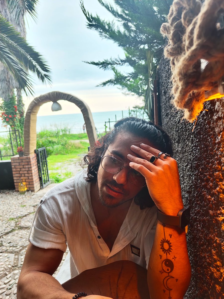 nothingevrythin's tweet image. Loving Hannah is one of the trials of our lives.