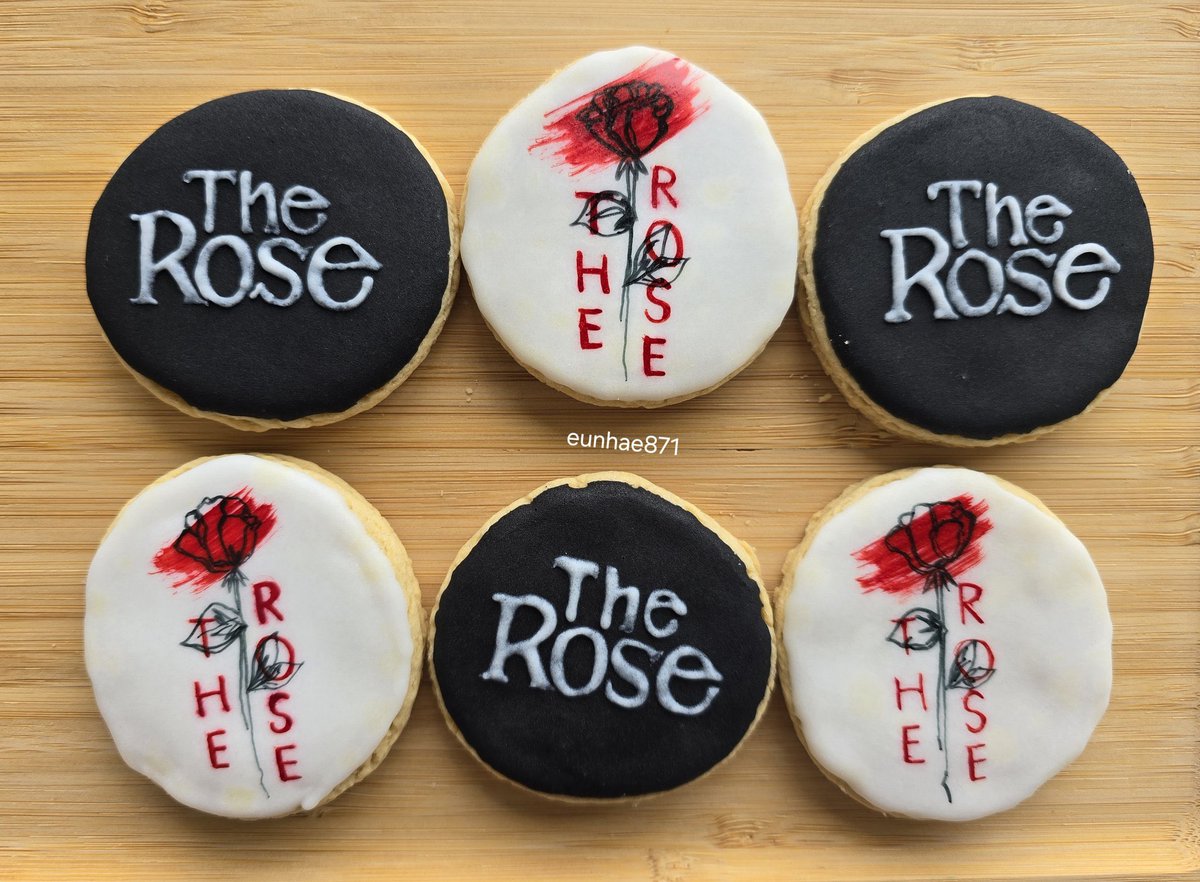 RosfarahinR's tweet photo. Dear Blackroses MY,
I’ll be going to The Rose Anniversary Event tomorrow😊 @4RosesInTheRain 
Just say Hi to me, I’ll give you one of these💗
#7YearsInFullBloom 
#TheRose7ThAnniversary 
#TheRose #더로즈 
Cookie by lovely @Eunhae871 https://t.co/xpsYfjimzV