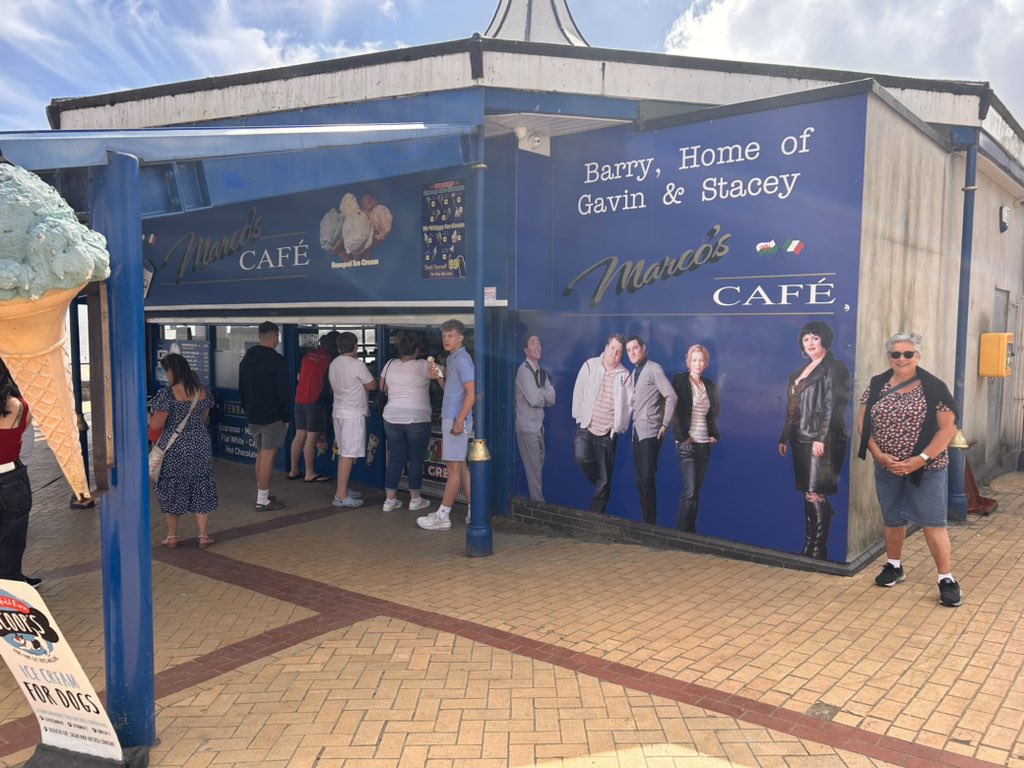 knclare's tweet photo. After driving past Uncle Bryn’s house, Karen wanted an ice cream. https://t.co/sePUhesVRR