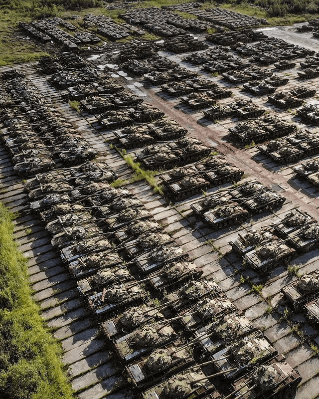 DumthiccBoibi's tweet photo. @yukarimexicana Whichever option leads to me being left alone in a graveyard full of T 80s https://t.co/vfeGUmbSx2