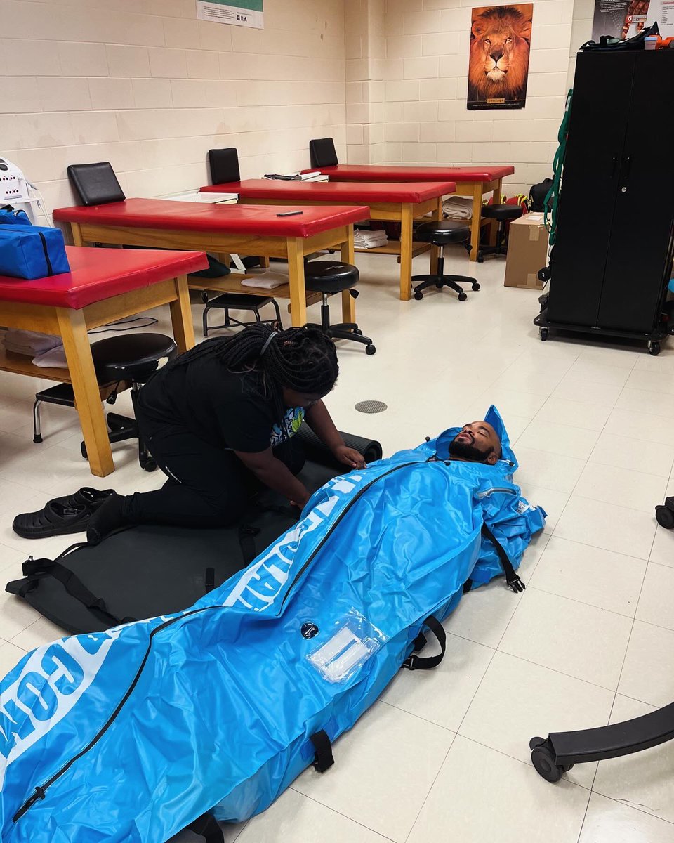 AliefTaylorSM's tweet photo. Preparing for the year⚕️#sportsmedicine #athletictraining #safety #beattheheat https://t.co/FgRDoozeur