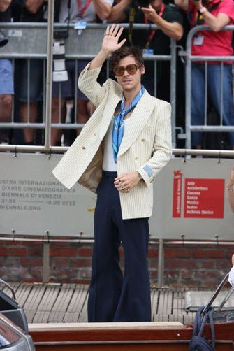 12kissco's tweet photo. there is something extremely sexy about harry wearing his own collection https://t.co/xntdlMOiYL