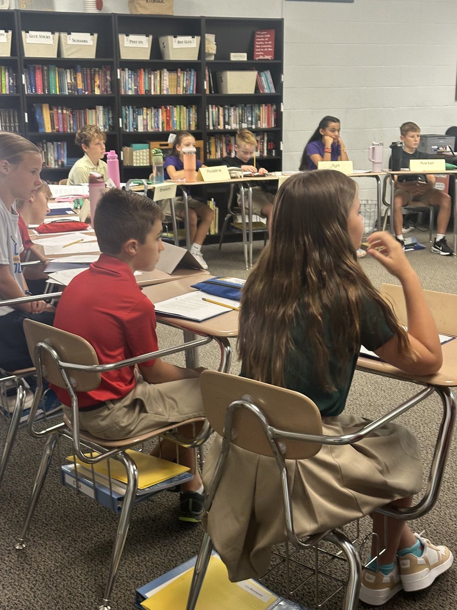 traceyarmour's tweet photo. ⁦@PaideiaCenter⁩ Great Paideia seminar this morning over “Eleven” by Sandra Cisneros ⁦@merrolhydehawks⁩ in Mrs. Morgan’s 6th grade class. https://t.co/hQIg9e4R3c