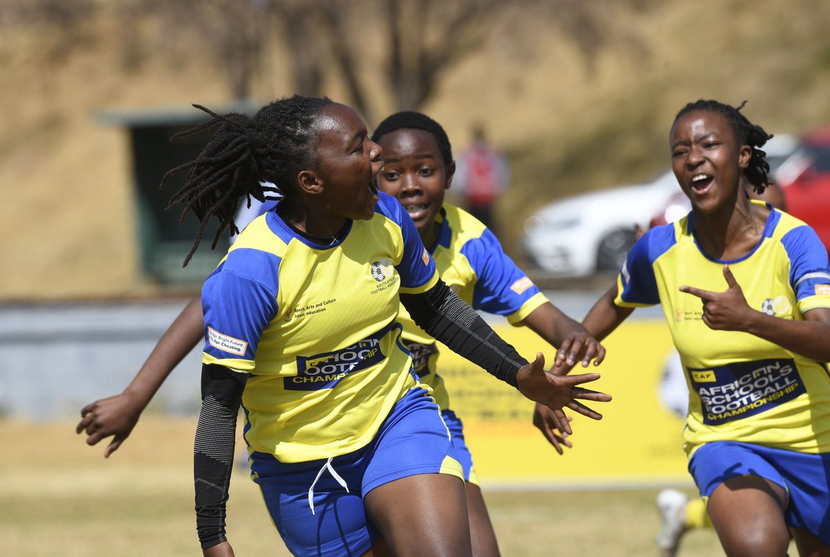 SportArtsCultur's tweet image. These footballers are standing on business on the field for the Under-15 school football clubs in the 2024 Football National School Sport Championships from 9-10 August 2024 at Wits Sturrock Park in Johannesburg 

#SchoolSportIsAlive
#NSSC
#InspiringANationOfWinners