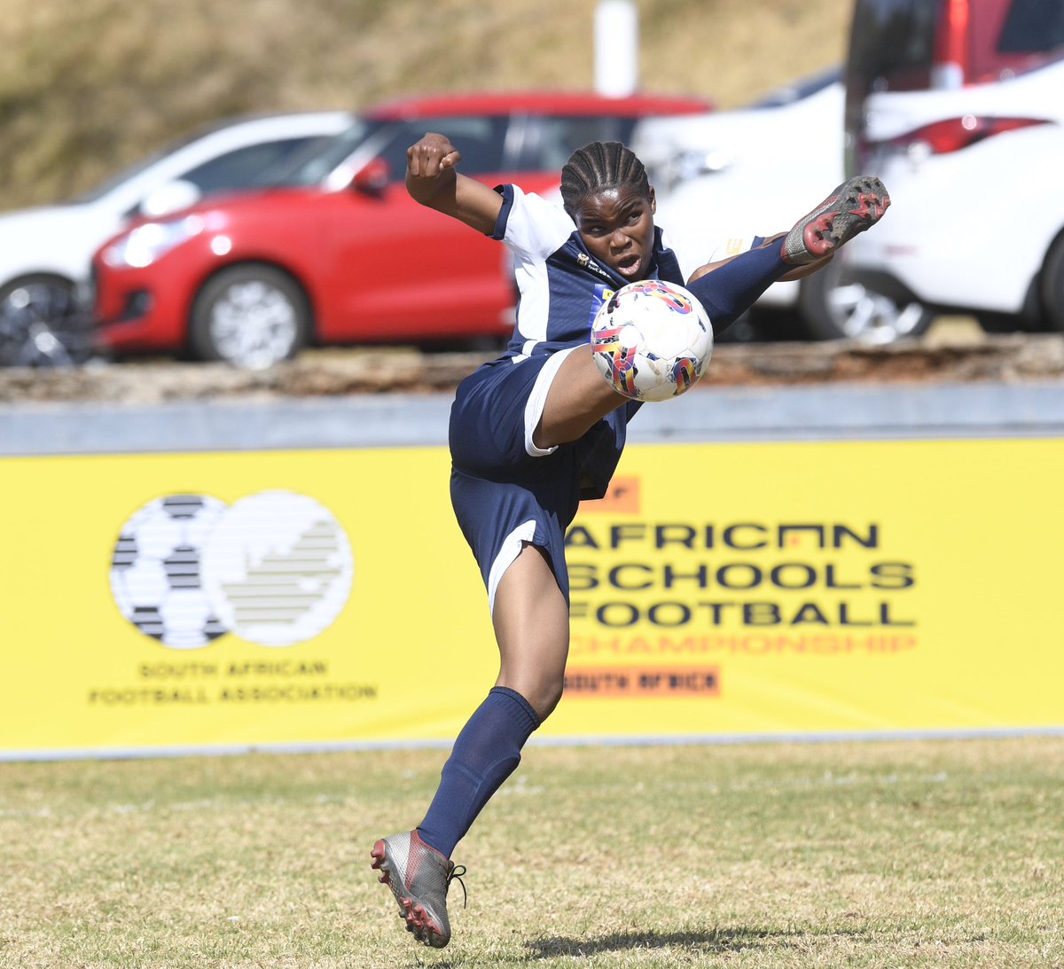 SportArtsCultur's tweet image. These footballers are standing on business on the field for the Under-15 school football clubs in the 2024 Football National School Sport Championships from 9-10 August 2024 at Wits Sturrock Park in Johannesburg 

#SchoolSportIsAlive
#NSSC
#InspiringANationOfWinners