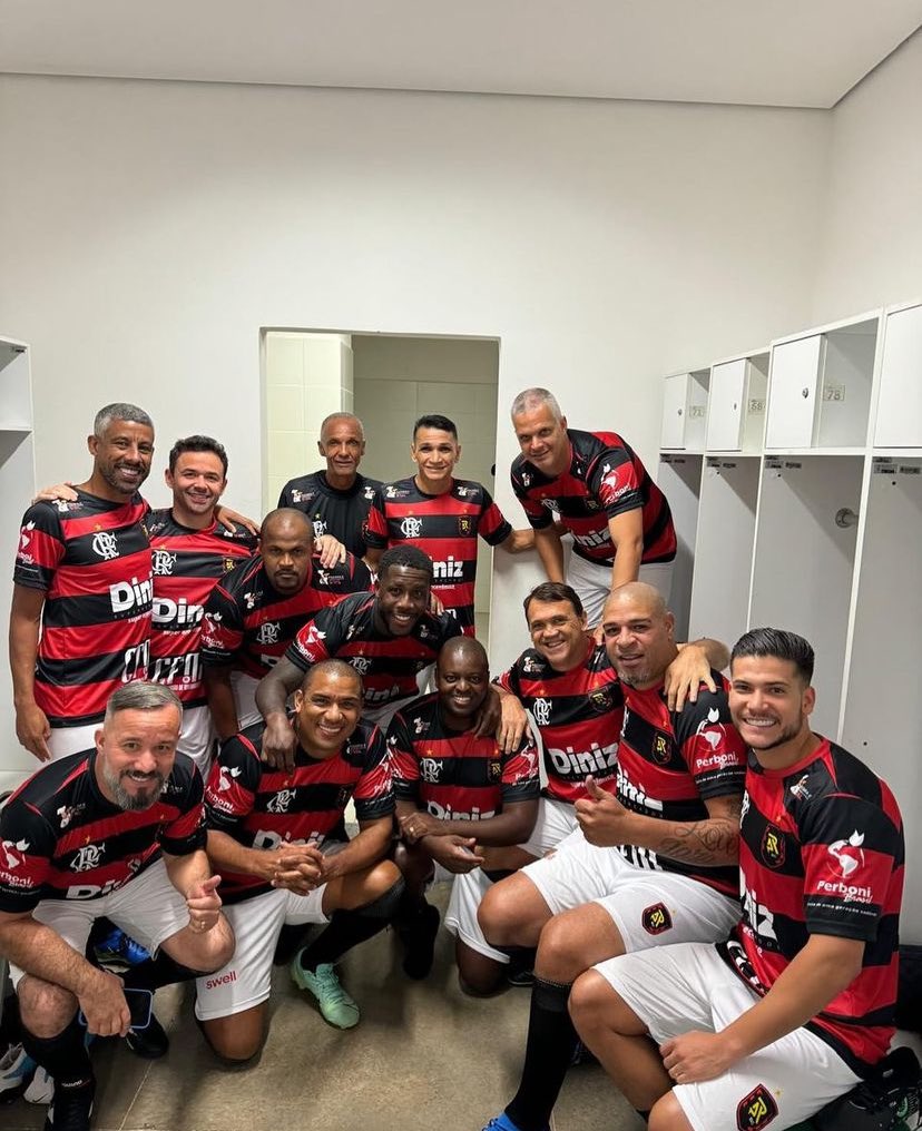 FlaGalaxy's tweet photo. E esse reencontro aqui, hein? 

Muitas lembranças boas! https://t.co/30Y6vsq15X