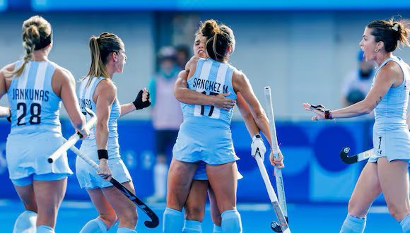 HOlimpicas's tweet photo. El hockey argentino no te deja a pata nunca. Hace 24 años que tenemos al menos una medalla olímpica. Realmente HISTÓRICO 🇦🇷🫶🏻 https://t.co/bn6NOznVZX