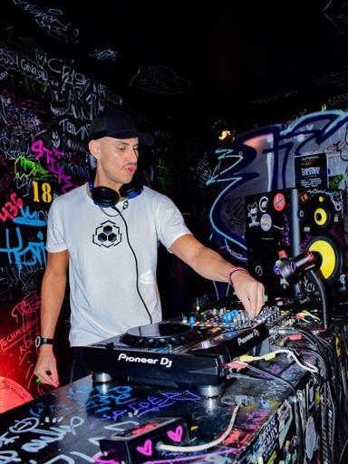 andresgunscroll's tweet photo. Liquid Fire @ Bar 18 (Barcelona, Spain) https://t.co/7X5RbroUoZ