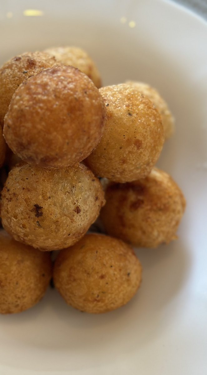 CyeimaS's tweet image. Scene right now 😋😋 
Crispy Potato Balls…. 
#Snacking
#KidsAtHome
#EasyRecipes