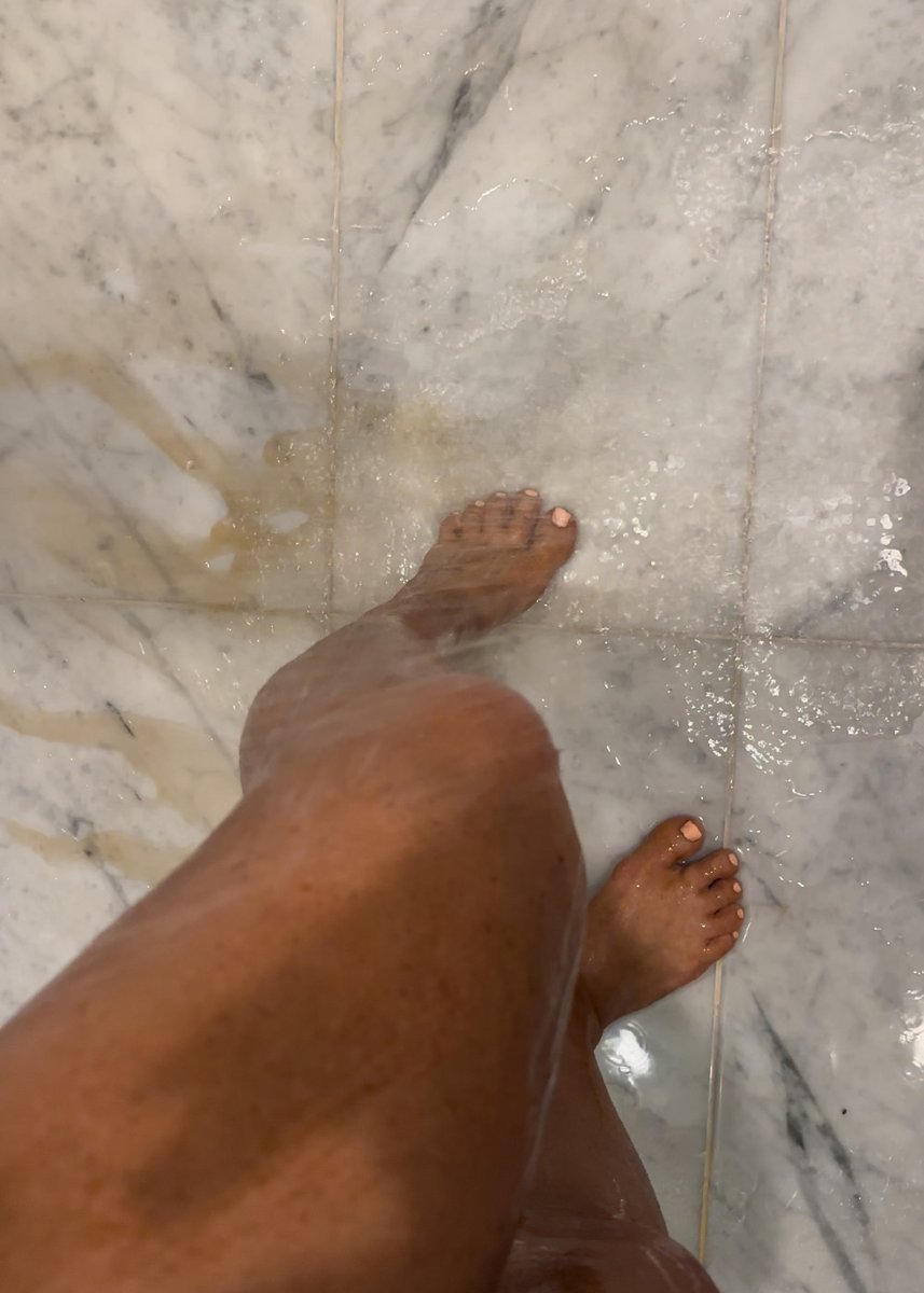 AlohaGlowSunTan's tweet photo. Spray Tan Bronzer Rinse: saddest part or most satisfying? What do you think?

✧ Luxury Spray Tan Experience 
✧ Chicago + South Barrington, IL
_
#AlohaGlowSunlessTan #spraytan #spraytanchicago #spraytanbarrington #chicago #chicagospraytan  #mobilespraytanchicago https://t.co/hSodykmMJG