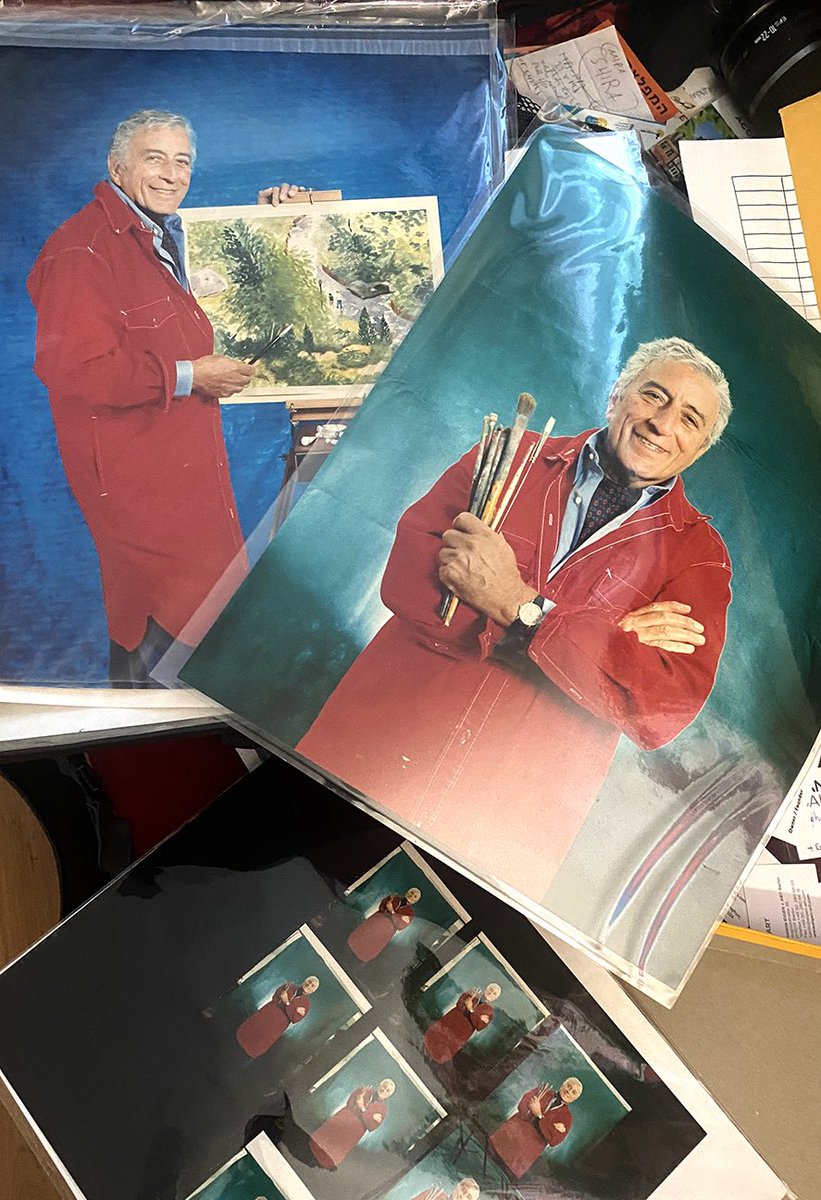 FuchsProjects's tweet image. Tony Bennett photographed by ©️ Rafael Fuchs 📸@FuchsProjects 

@itstonybennett who received 20 Grammy awards for his music was also a visual artist, and painted under his real name Anthony Benedetto, or just “Benedetto”. I photographed him at his apartment across Central Park NY
