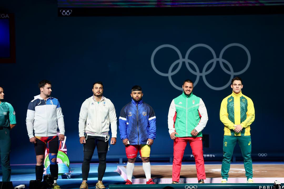 OfficialCOV's tweet photo. Levantamiento de Pesas - 89kh !!! 

El subcampeón olímpico de Tokyo 2020 Keydomar Vallenilla debutó en su segunda cita olímpica Paris 2024 en el levantamiento de pesas categoría 89kg.

Aranque:
157kg ✔️
162kg ✔️
165kg✖️

#Paris2024 https://t.co/5Y08U3BLBt