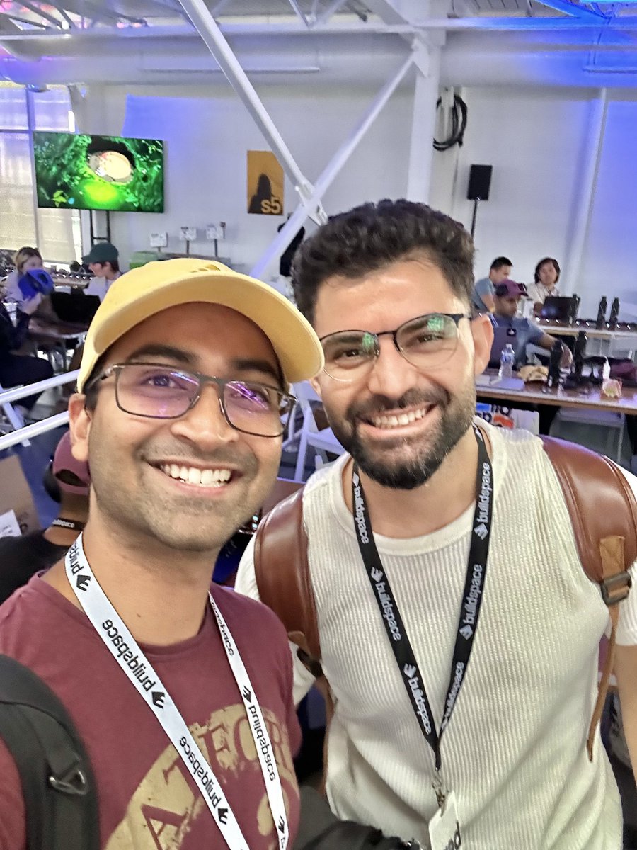 salar_faiq's tweet image. Can you guess how many guadmire in this photo? 

#buildspace @_buildspace @_nightsweekends