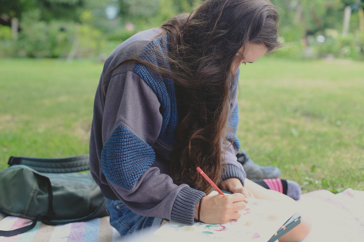 Every week during the summer, Creative Life meets with youth for 'art in the park! It's a great time of community and artistry while also enjoying some fresh air. ☀️