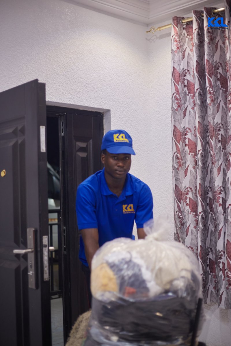 KSLogistics_'s tweet image. Delivering smiles one package at a time!  #LogisticsExcellence #FastAndReliable #KSL2024 #ksl #knust #uew