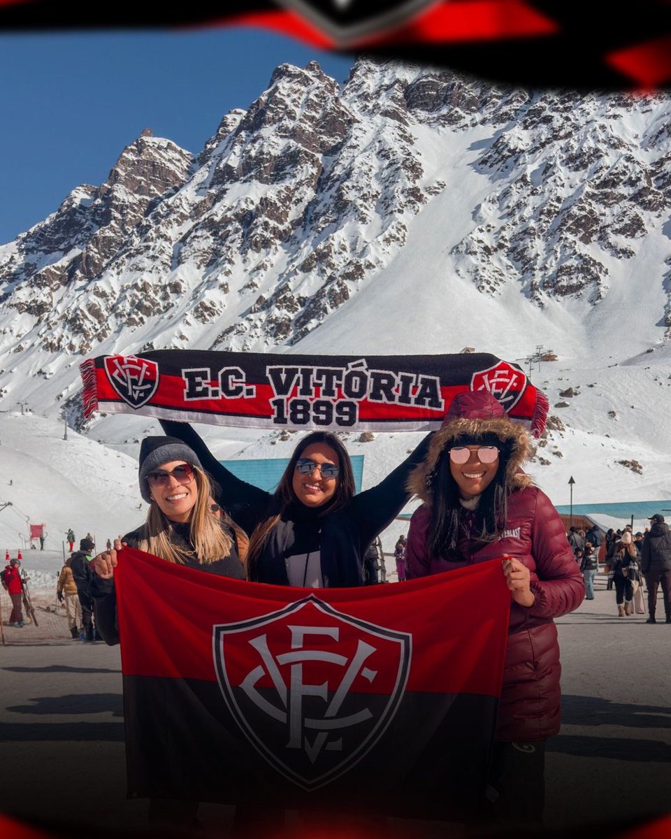 ECVitoria's tweet photo. LEÃO PELO MUNDO! 🔴⚫️🦁

Lorena, Andressa e Juliana representaram o Vitória em sua viagem para o Chile. O rubro-negro em todos os cantos! 

Quer aparecer aqui no feed do Leão? Mantenha o perfil aberto, poste a foto com a #LeãoPeloMundo e aguarde sua vez. 

#PegaLeão https://t.co/mThH1v1SVY