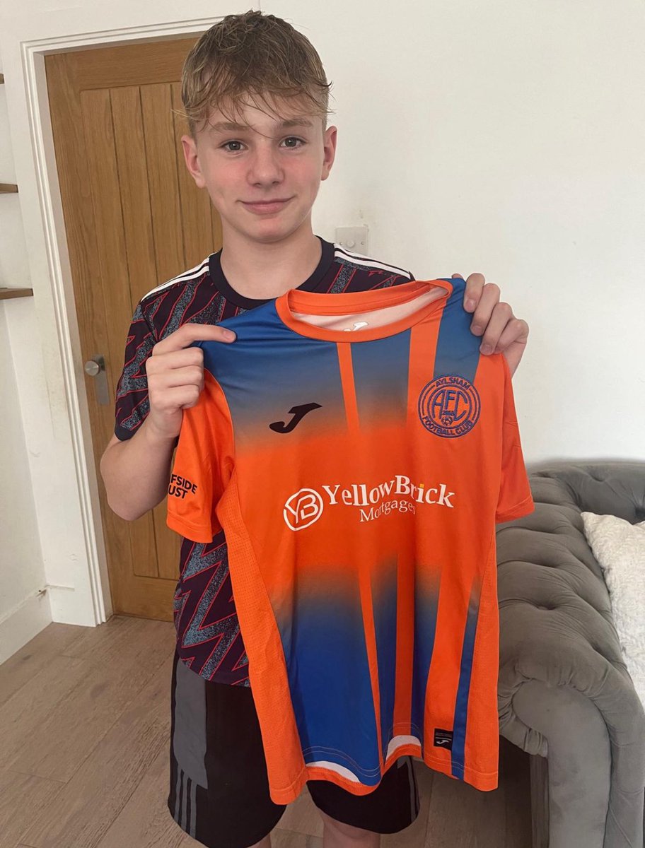 2nd New signing in the building, Noah. To say we are excited to have this young man in our squad is an understatement. Big, strong and 💨showing in training what he’s all about. This young man is going to be a big player for us this season. Welcome to the warriors ✍️💪🏼🟠🔵