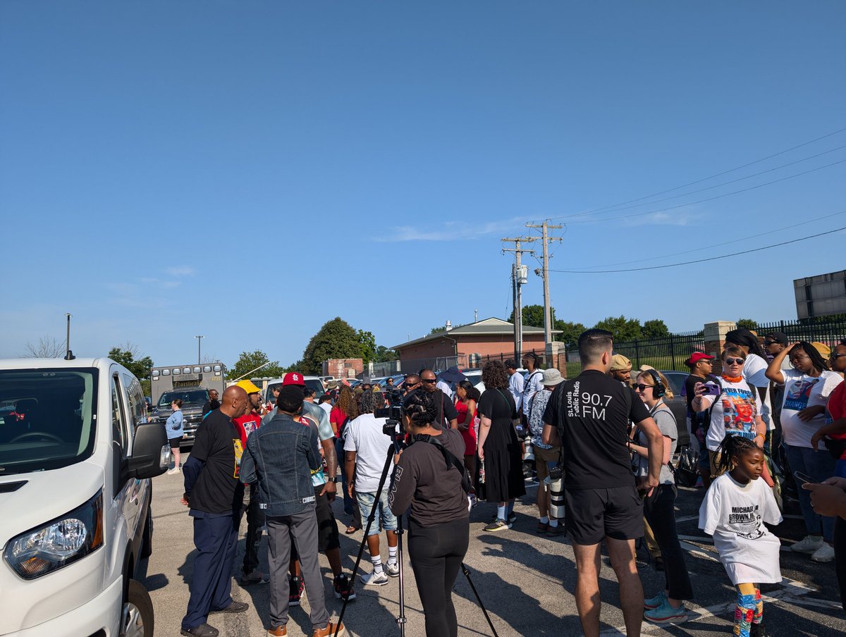 IShotGuyDebord's tweet image. March from Normandy High School to Canfield Apartments starting soon. 10 years. #ferguson #mikebrown