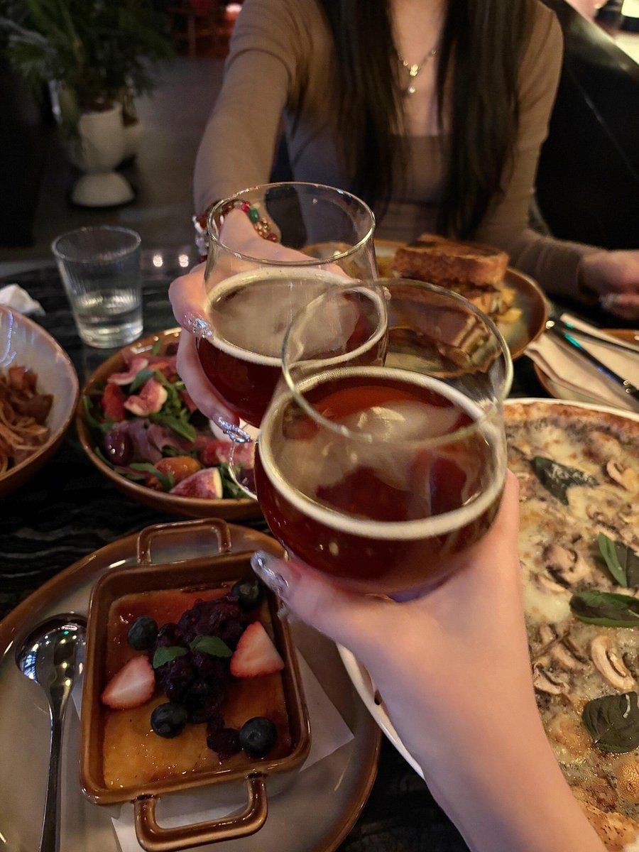 姉妹でステーキ料理を楽しむ時間は、とても幸せです!️🥩🥩🥩