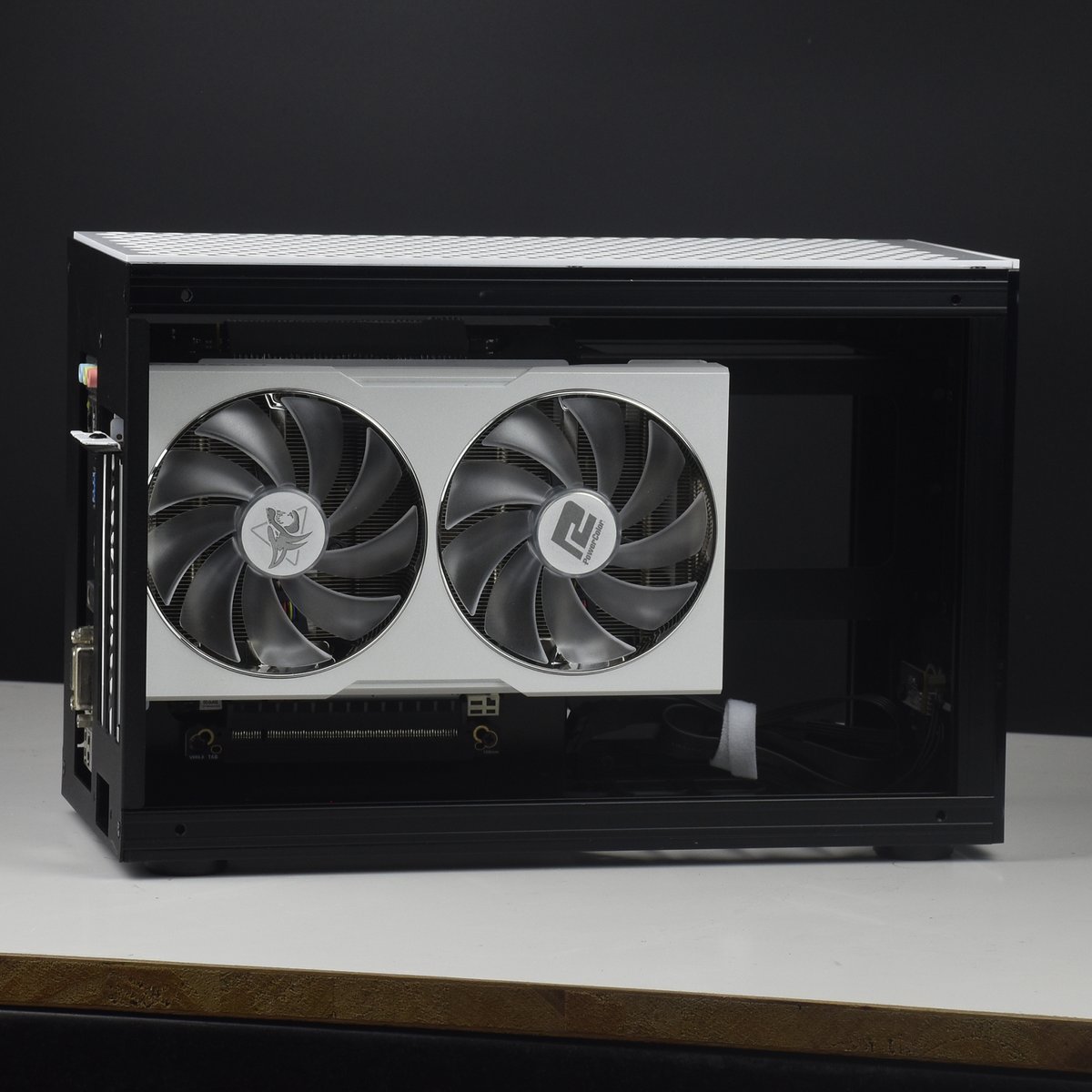 geeekstore's tweet image. White color is currently available for the A50 MAX 
#geeekcase #a50max #miniitx