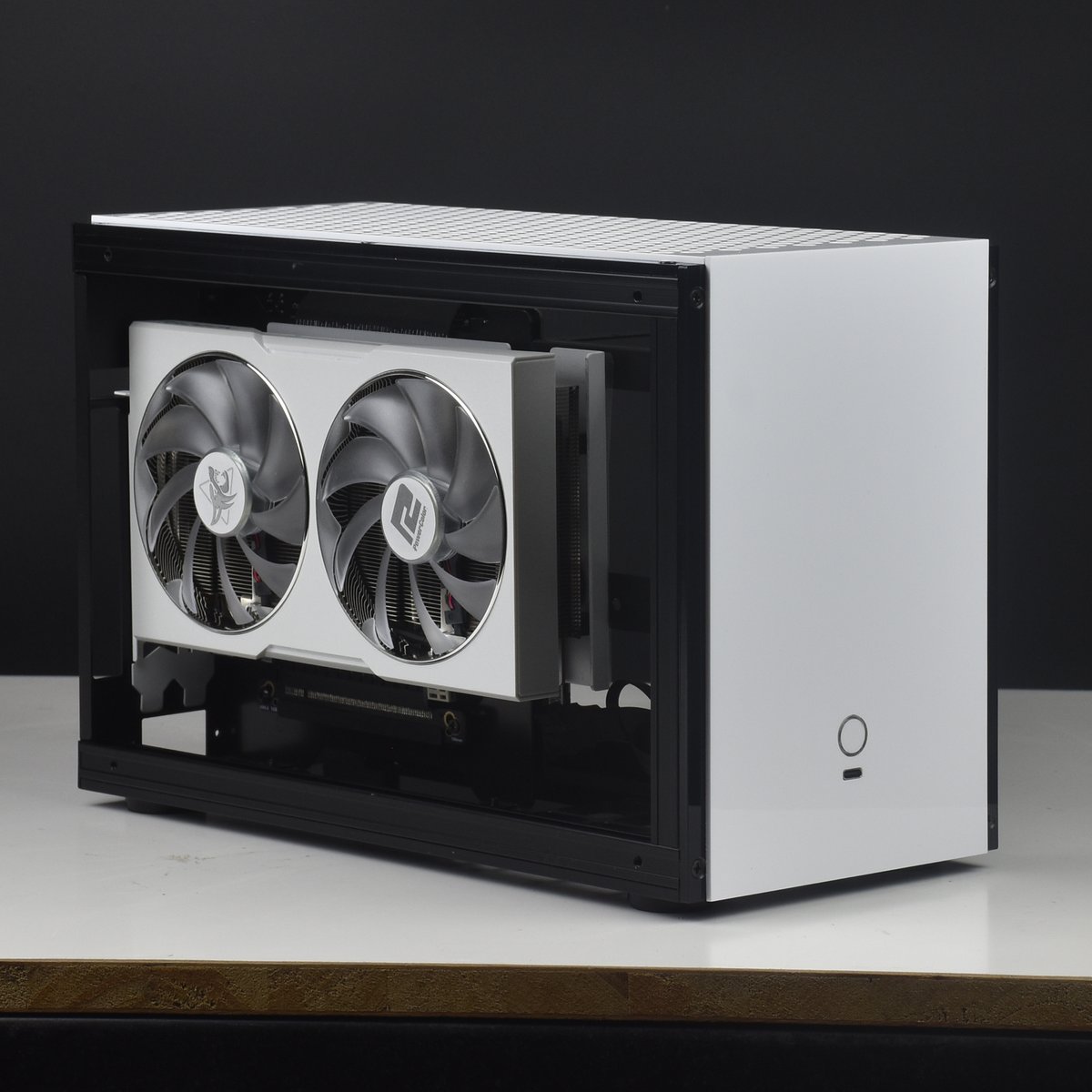 geeekstore's tweet image. White color is currently available for the A50 MAX 
#geeekcase #a50max #miniitx