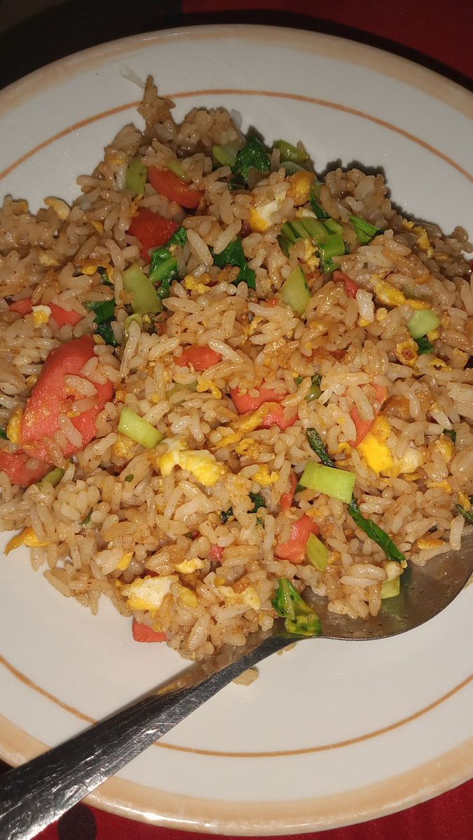ㅤㅤ

Ketika lapar melanda, apa yang ada di kulkas bisa dikaryakan. Maka jadilah nasi goreng ala ala.ㅤㅤ

ㅤ
